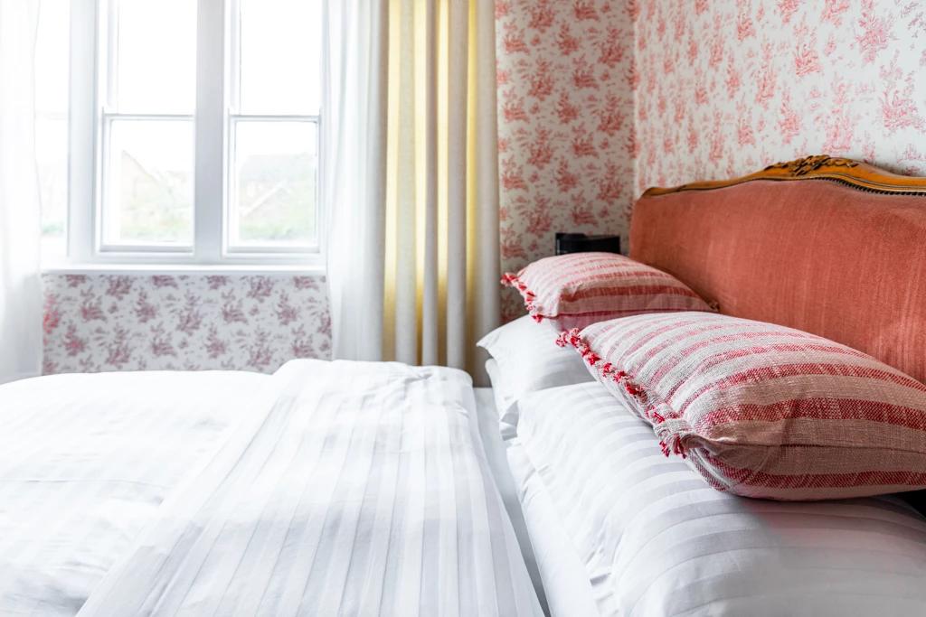 The Whichcote Arms Hotel Слийфорд Екстериор снимка