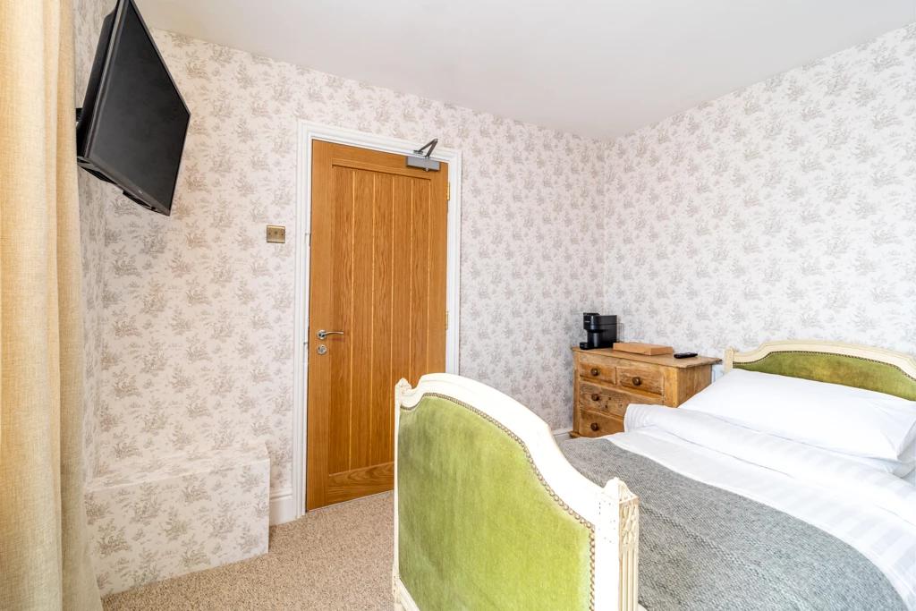 The Whichcote Arms Hotel Слийфорд Екстериор снимка
