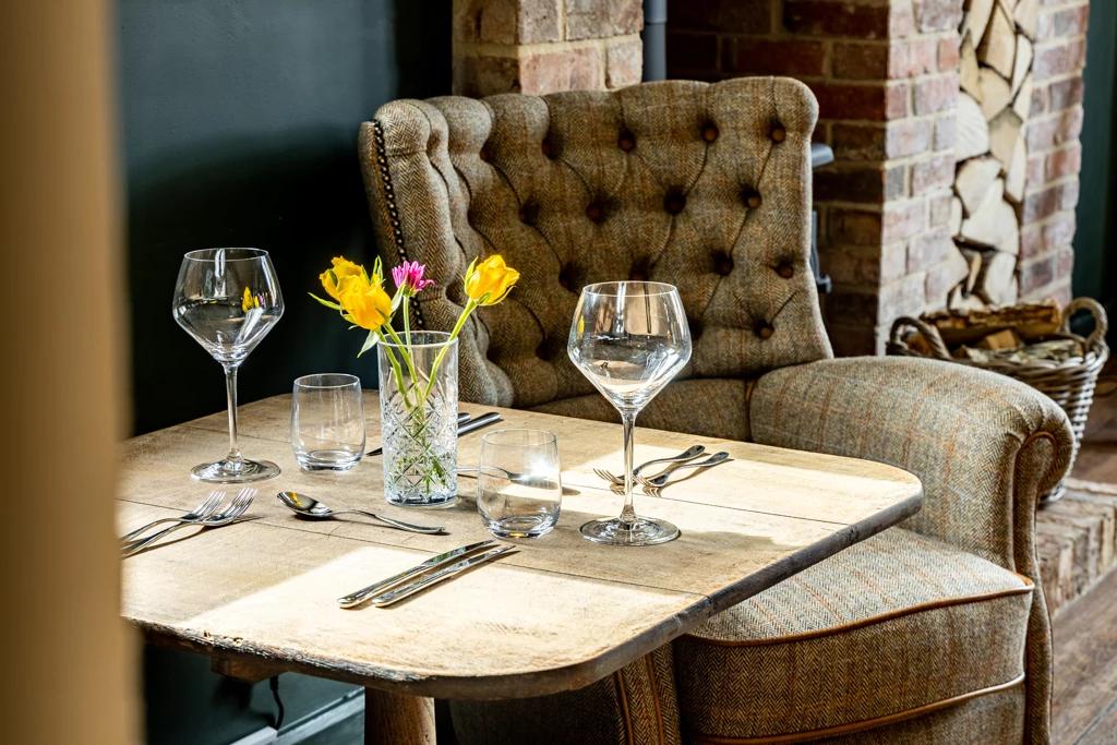 The Whichcote Arms Hotel Слийфорд Екстериор снимка